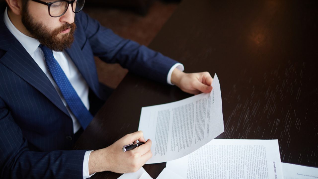 Refuser une notification judiciaire : une erreur aux conséquences lourdes